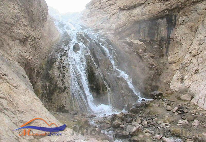 آبشار فیض آباد