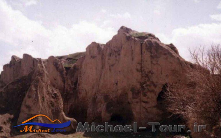 تپه باستانی گوراب با ۴ هزار و ۳۰۰ سال قدمت در ملایر