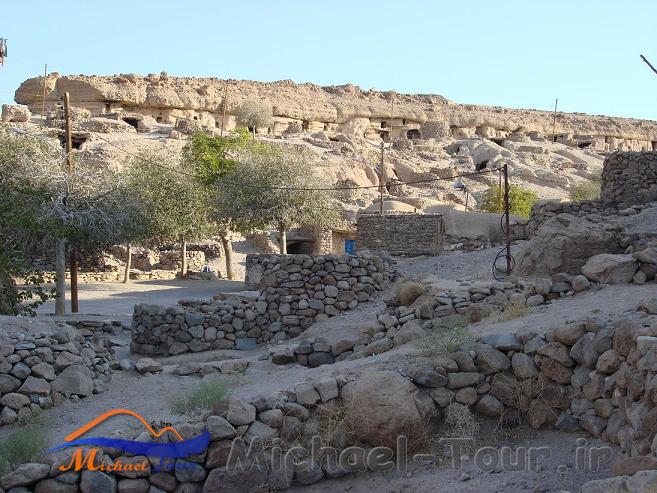 روستای صخره ای و دستكند میمند