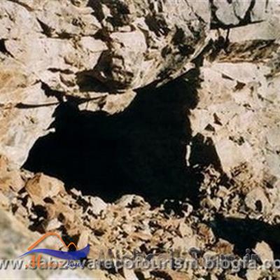 غار گسلی پادر
