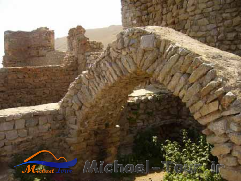 روستا و قلعه کاسین