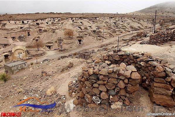 روستای صخره ای و دستكند میمند