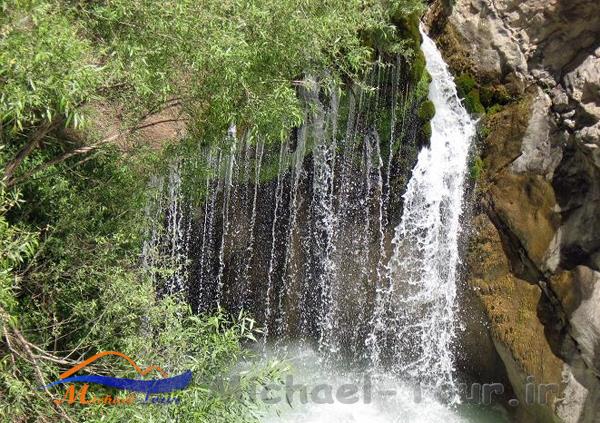 آبشار آب ملخ