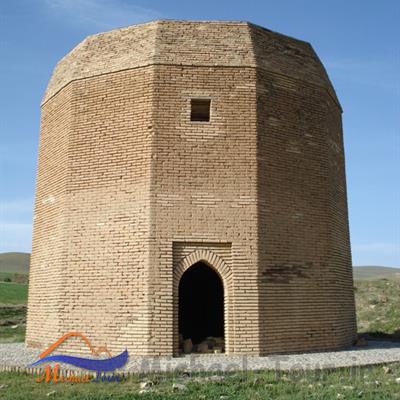 برج آرامگاه باباحسین