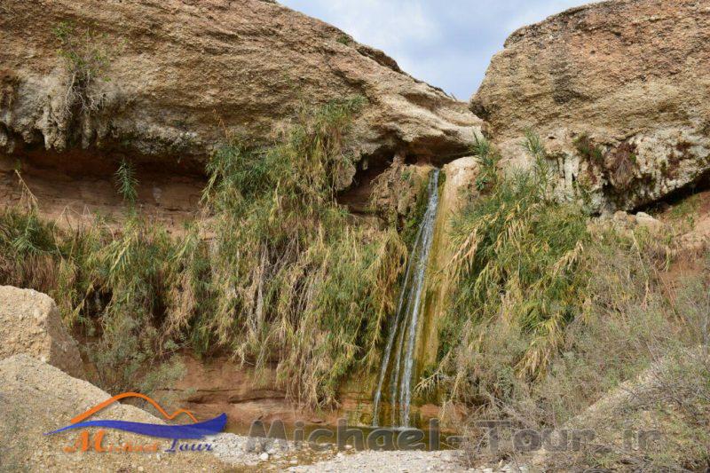 آبشار آب محک
