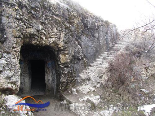 دخمه سنگی فرهاد دخمه سنگی فرهاد