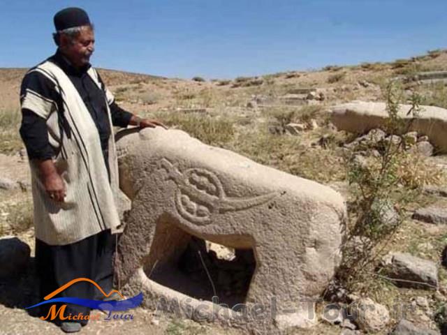 شیرهای سنگی 