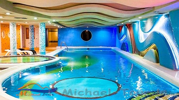 استخر هتل هما تهران