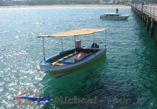 قایق کف شیشه ای