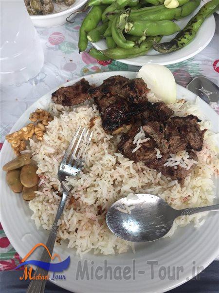 رستوران ترنگ طلایی صومعه سرا