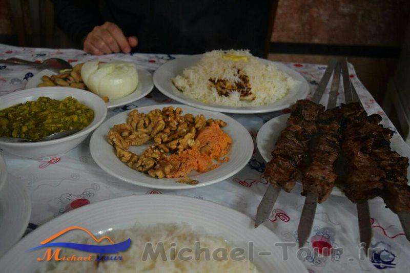 رستوران ترنگ طلایی صومعه سرا