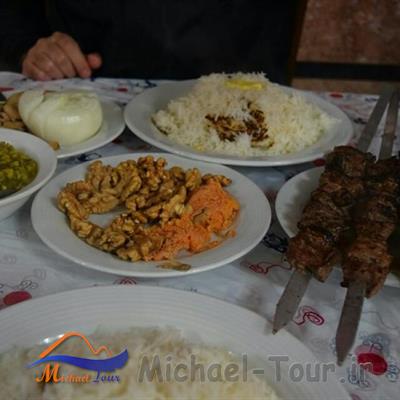 رستوران ترنگ طلایی صومعه سرا