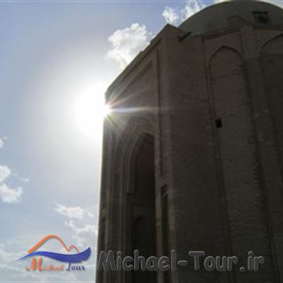 بنای تاریخی پیر مراد آباد اراک