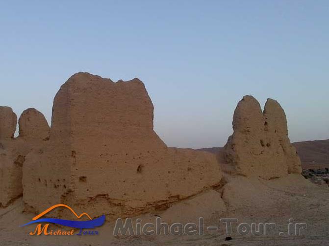 قلعه تاریخی حاجی آباد قلعه تاریخی حاجی آباد