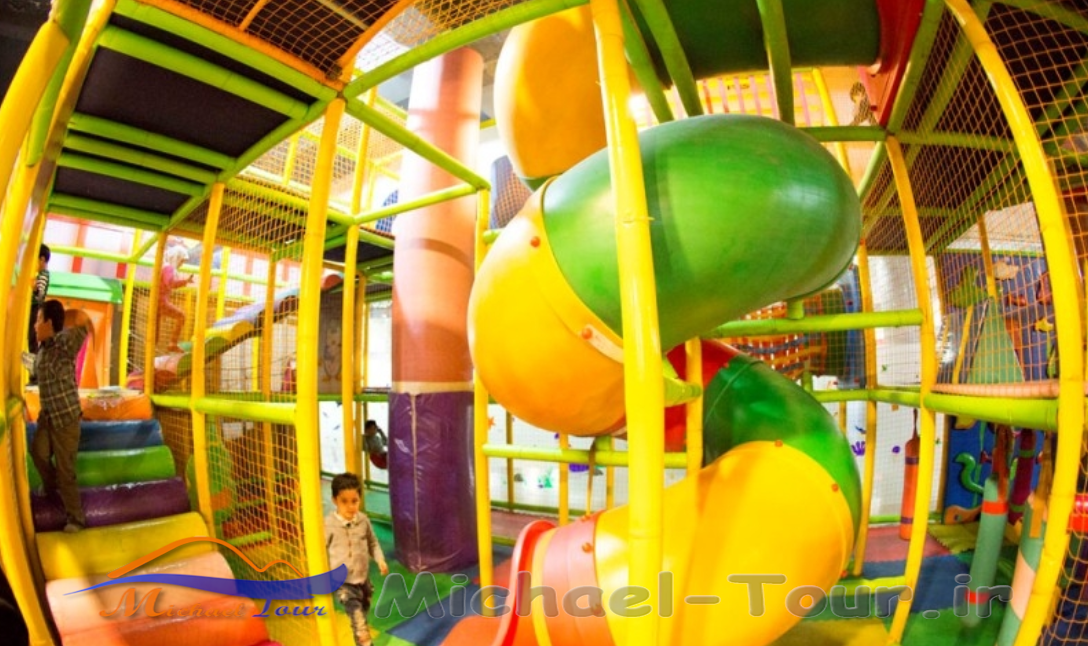 شهربازی سرپوشیده سرزمین ستاره های یزد