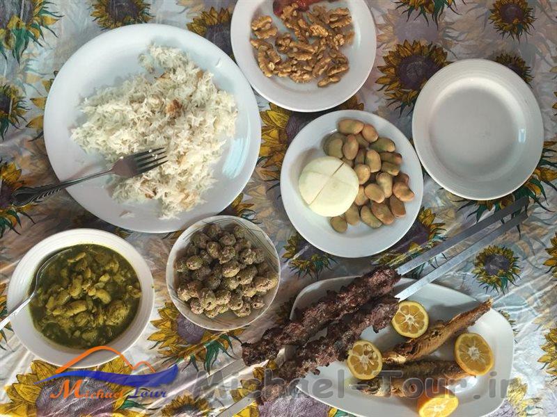 رستوران ترنگ طلایی صومعه سرا