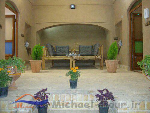 اقامتگاه بوم گردی شاطر بمون میبد